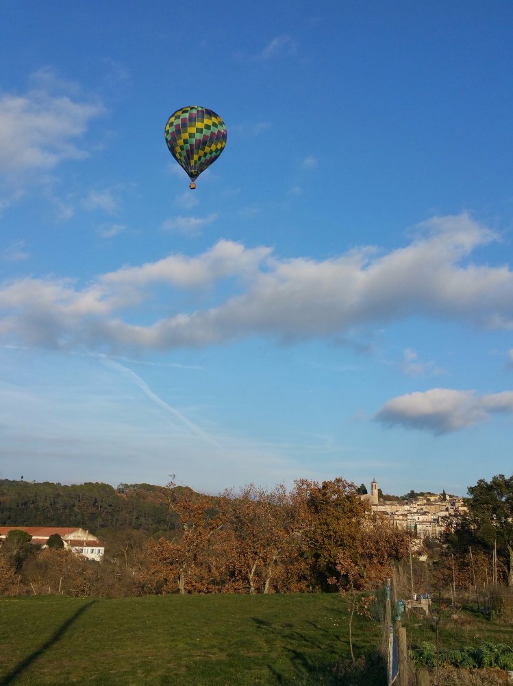 Aire camping-car  Bagnols-en-Fort (83600) - Photo 4